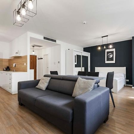 Ferienwohnung Lam Moon - Ac - Terrace Pressburg Exterior foto
