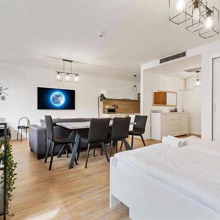 Ferienwohnung Lam Moon - Ac - Terrace Pressburg Exterior foto
